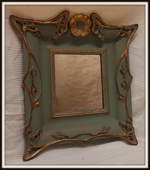 016.2023 Rama secesyjna z lusterkiem. In20 x 23 cm , Out 51 x 42 cm